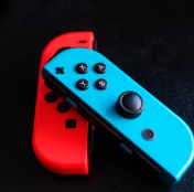 controle azul e vermelho